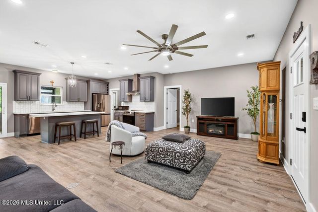5075 D W North Road, Kiln, MS 39556