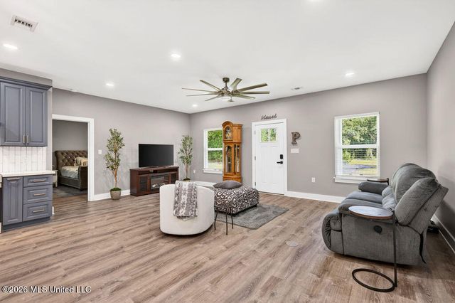 5075 D W North Road, Kiln, MS 39556