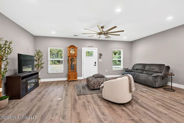 5075 D W North Road, Kiln, MS 39556