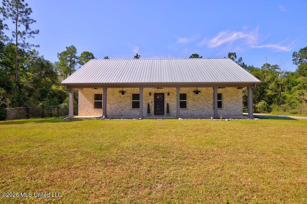 5075 D W North Road, Kiln, MS 39556