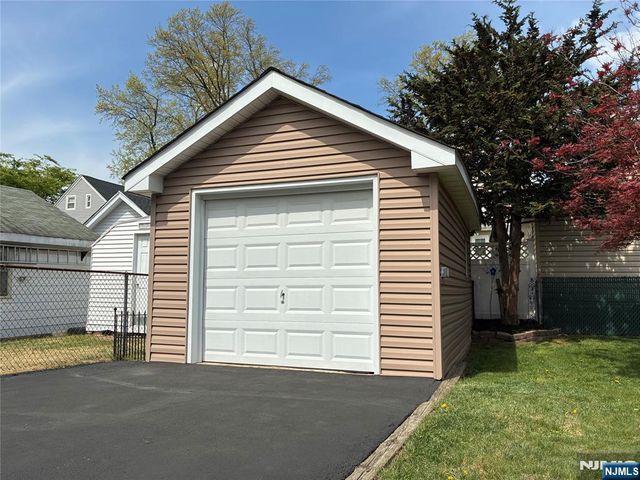 86 Van Houten, Belleville, NJ 07109