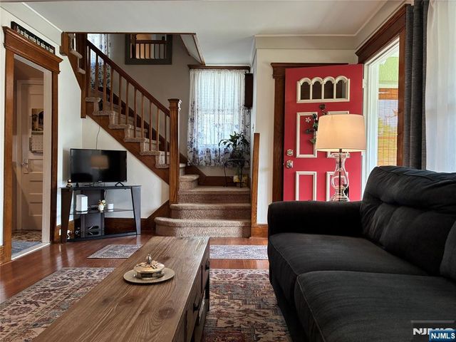 86 Van Houten, Belleville, NJ 07109