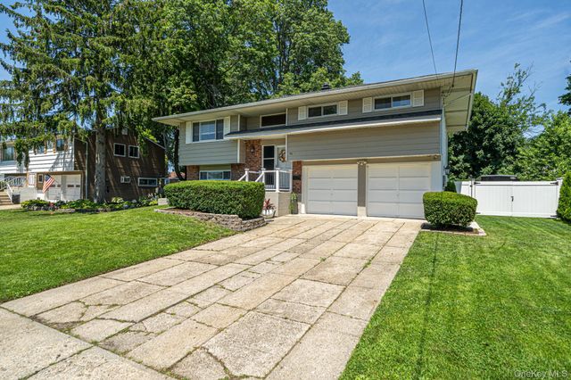 92 Rhode Island Avenue, Bay Shore, NY 11706