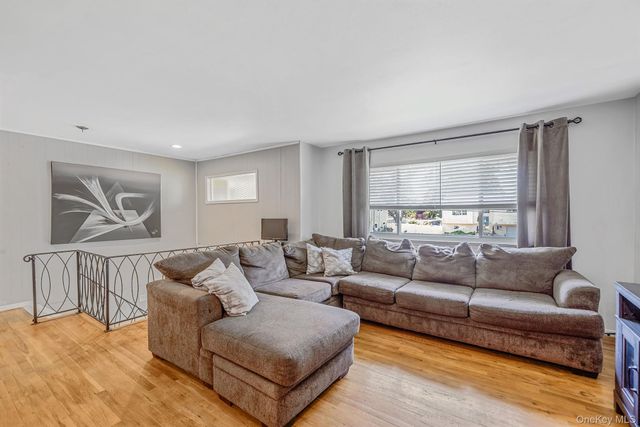 92 Rhode Island Avenue, Bay Shore, NY 11706