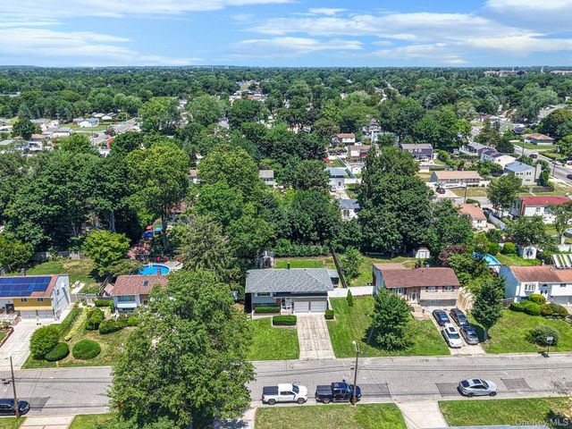 92 Rhode Island Avenue, Bay Shore, NY 11706