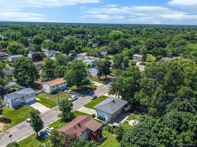 92 Rhode Island Avenue, Bay Shore, NY 11706