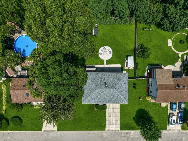 92 Rhode Island Avenue, Bay Shore, NY 11706