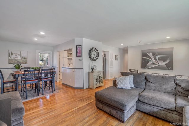 92 Rhode Island Avenue, Bay Shore, NY 11706
