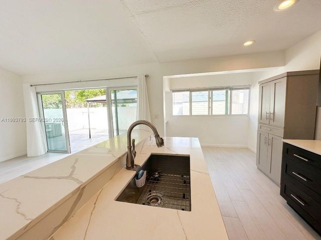 10359 SW 209th Ln, Cutler Bay, FL 33189