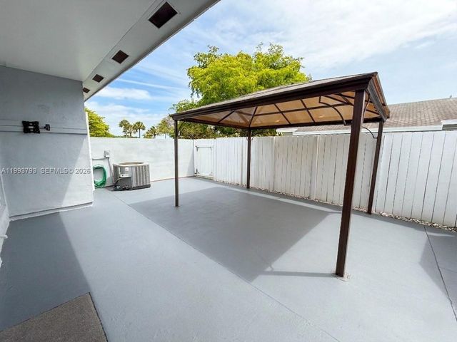 10359 SW 209th Ln, Cutler Bay, FL 33189