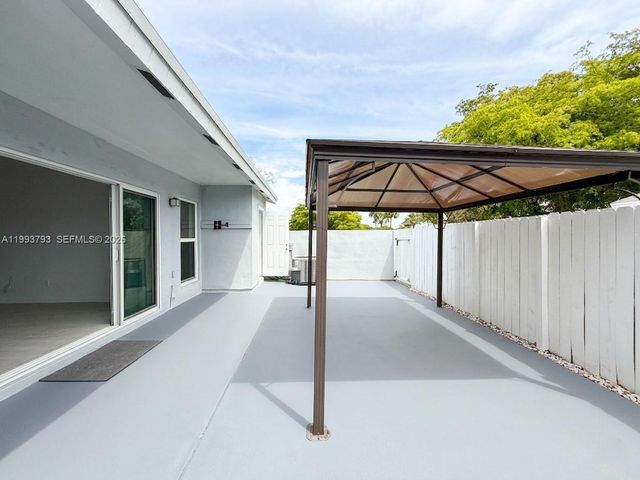 10359 SW 209th Ln, Cutler Bay, FL 33189