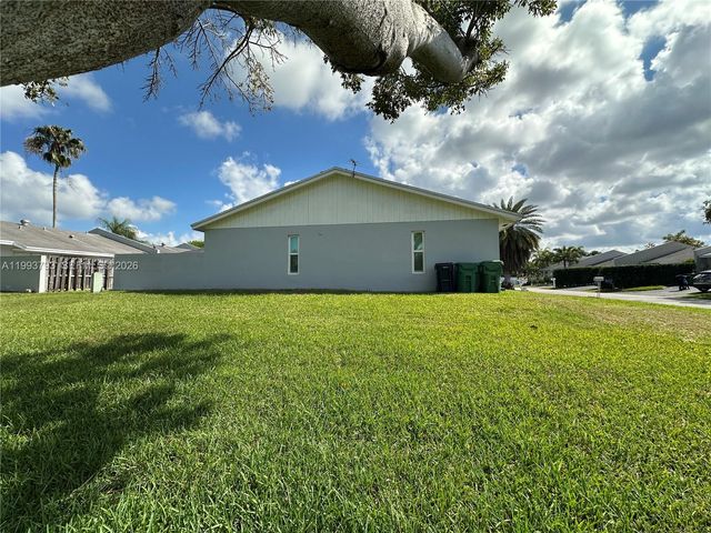 10359 SW 209th Ln, Cutler Bay, FL 33189