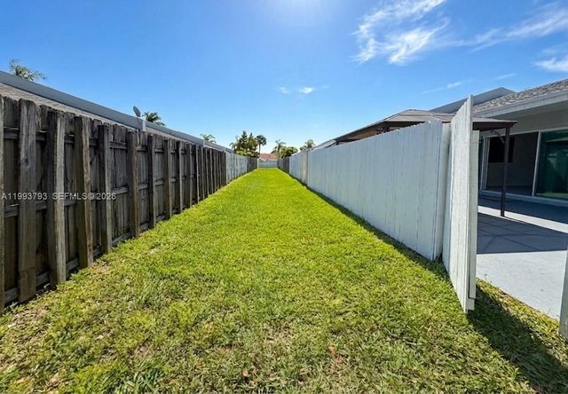 10359 SW 209th Ln, Cutler Bay, FL 33189