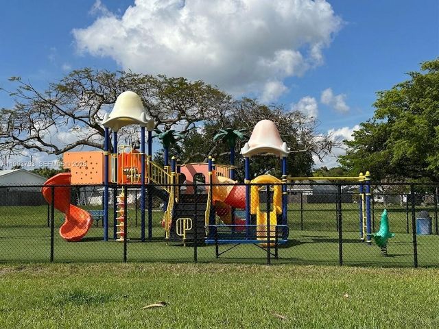 10359 SW 209th Ln, Cutler Bay, FL 33189