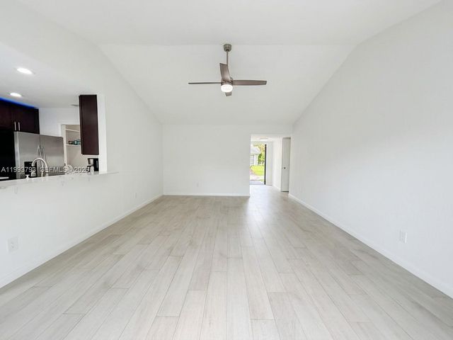 10359 SW 209th Ln, Cutler Bay, FL 33189