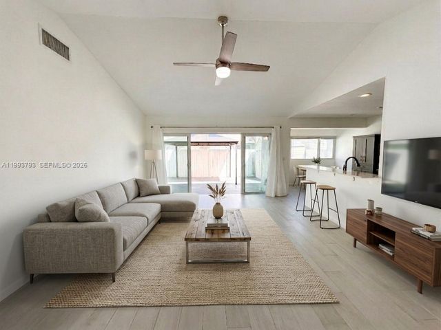 10359 SW 209th Ln, Cutler Bay, FL 33189