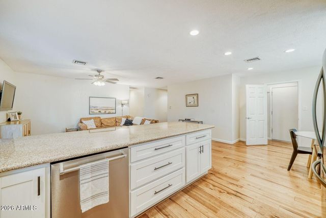 2130 W ERIE Street, Chandler, AZ 85224