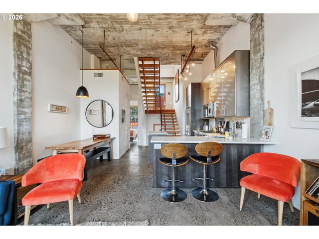 306 COLUMBIA St, Hood River, OR 97031