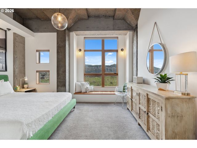 306 COLUMBIA St, Hood River, OR 97031