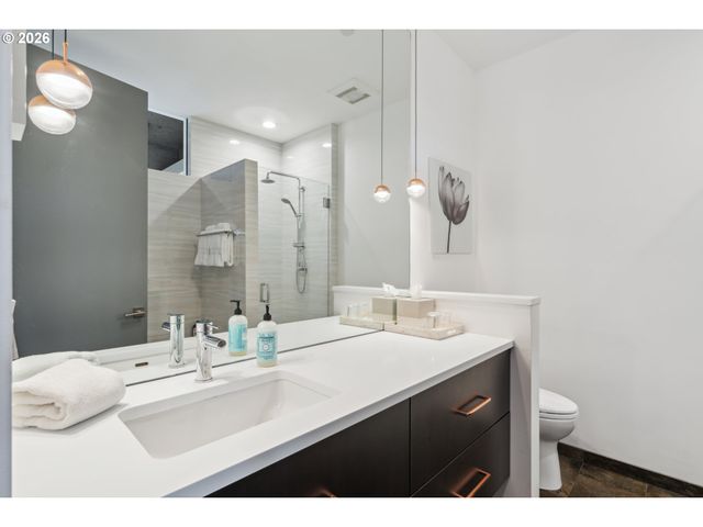 306 COLUMBIA St, Hood River, OR 97031