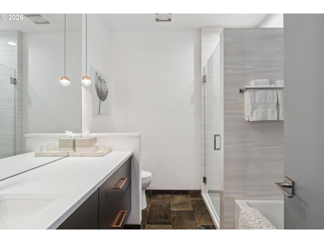 306 COLUMBIA St, Hood River, OR 97031