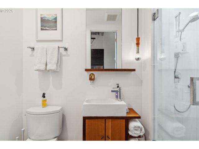 306 COLUMBIA St, Hood River, OR 97031