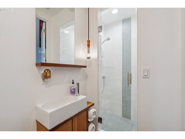 306 COLUMBIA St, Hood River, OR 97031