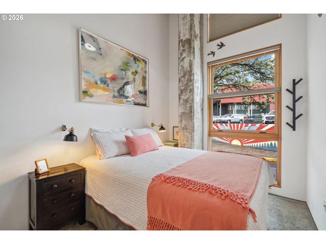 306 COLUMBIA St, Hood River, OR 97031