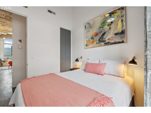 306 COLUMBIA St, Hood River, OR 97031