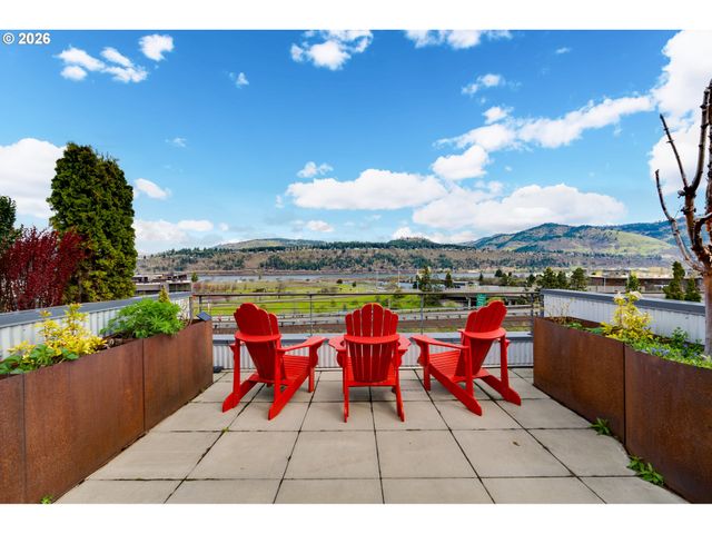 306 COLUMBIA St, Hood River, OR 97031