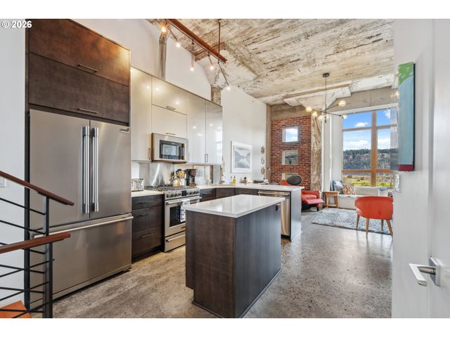 306 COLUMBIA St, Hood River, OR 97031