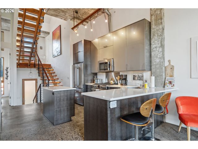 306 COLUMBIA St, Hood River, OR 97031