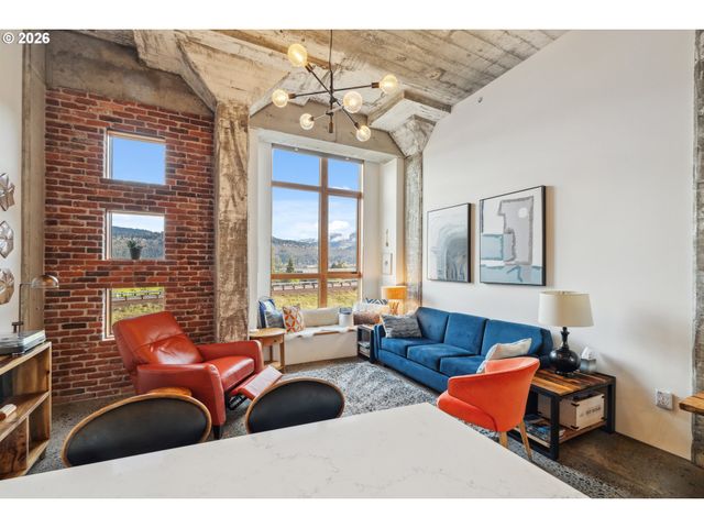 306 COLUMBIA St, Hood River, OR 97031