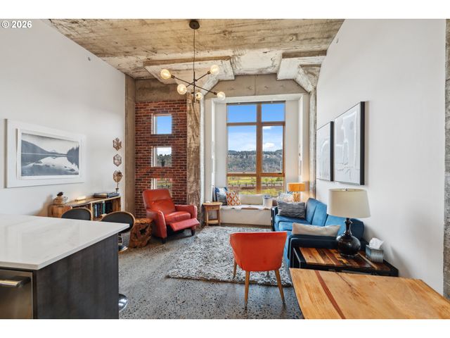 306 COLUMBIA St, Hood River, OR 97031