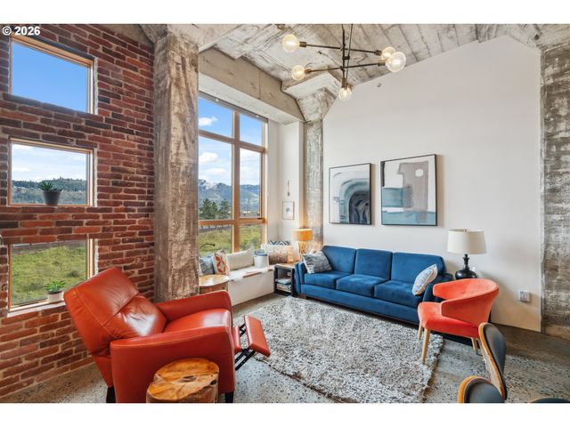 306 COLUMBIA St, Hood River, OR 97031