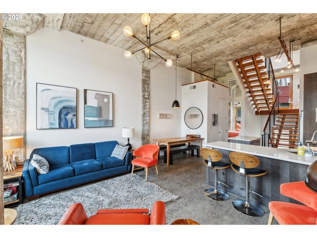 306 COLUMBIA St, Hood River, OR 97031