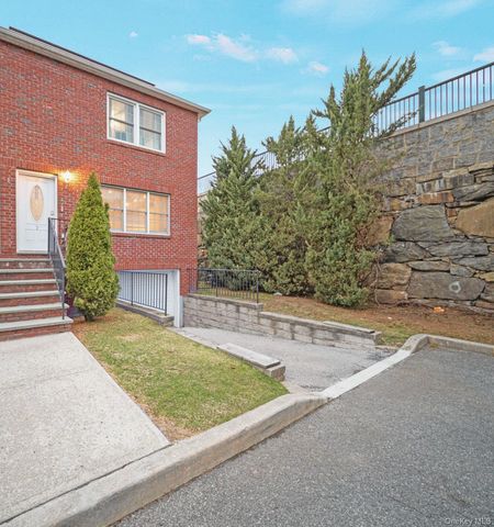 7-2 Wells Park Drive, Yonkers, NY 10705