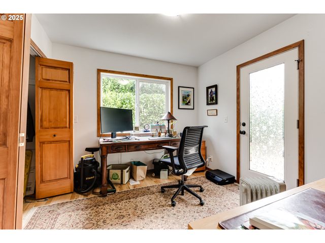 1410 LAKE Dr, Eugene, OR 97404