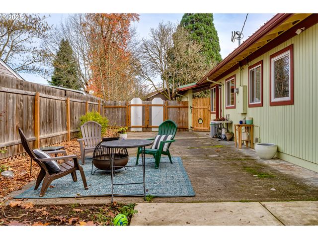 1410 LAKE Dr, Eugene, OR 97404