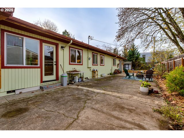 1410 LAKE Dr, Eugene, OR 97404