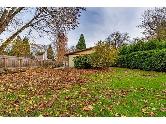 1410 LAKE Dr, Eugene, OR 97404