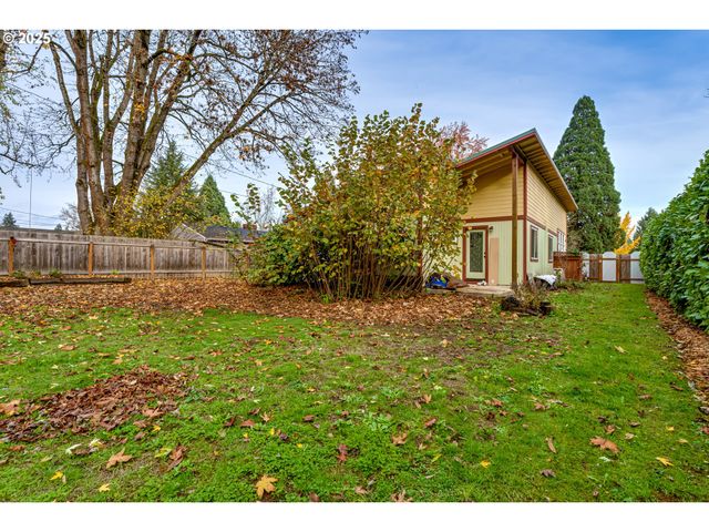 1410 LAKE Dr, Eugene, OR 97404