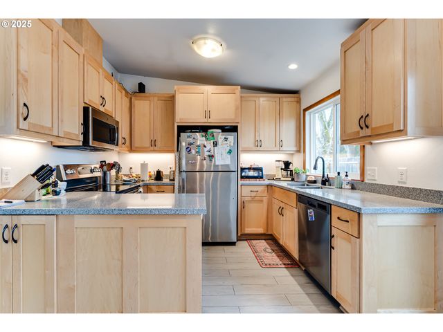 1410 LAKE Dr, Eugene, OR 97404