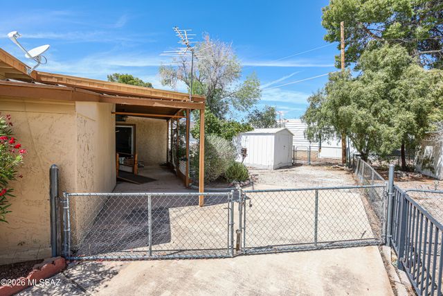 5702 W Circle Z Street, Tucson, AZ 85713