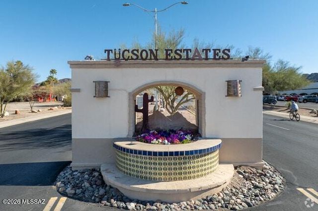 5702 W Circle Z Street, Tucson, AZ 85713