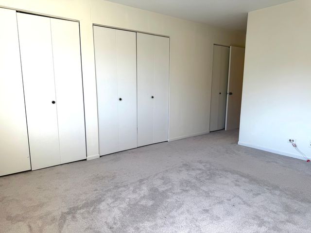 1905 W GOLF Road 2A, Mount Prospect, IL 60056