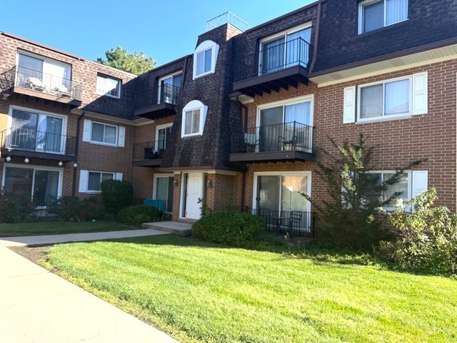 1905 W GOLF Road 2A, Mount Prospect, IL 60056