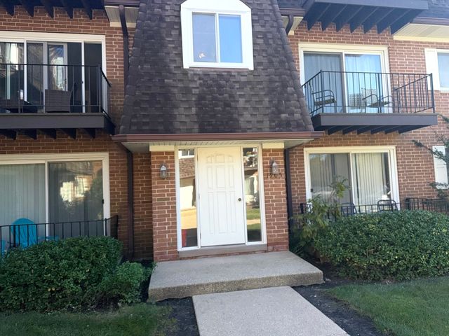 1905 W GOLF Road 2A, Mount Prospect, IL 60056