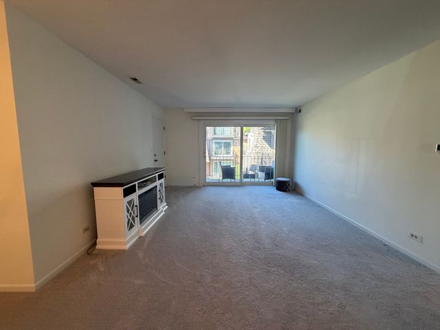 1905 W GOLF Road 2A, Mount Prospect, IL 60056
