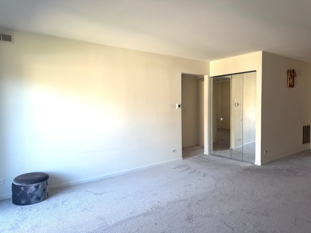 1905 W GOLF Road 2A, Mount Prospect, IL 60056
